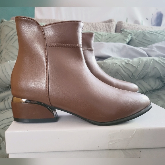 Shein, brown faux leather booties- 5 - Picture 4 of 7